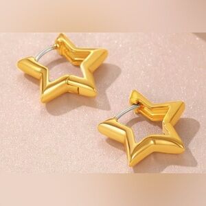 Gorgeous Dillards 10kt vermeil Gold little Star hoop earrings